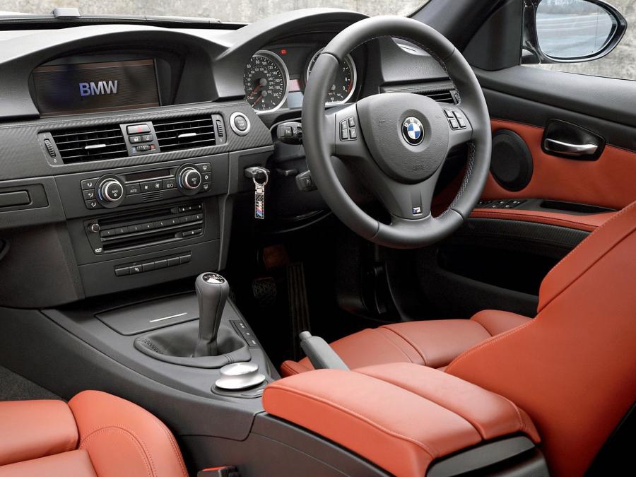  BMW M3 Sedan 2008 года  (UK) (фото 3 из 11)